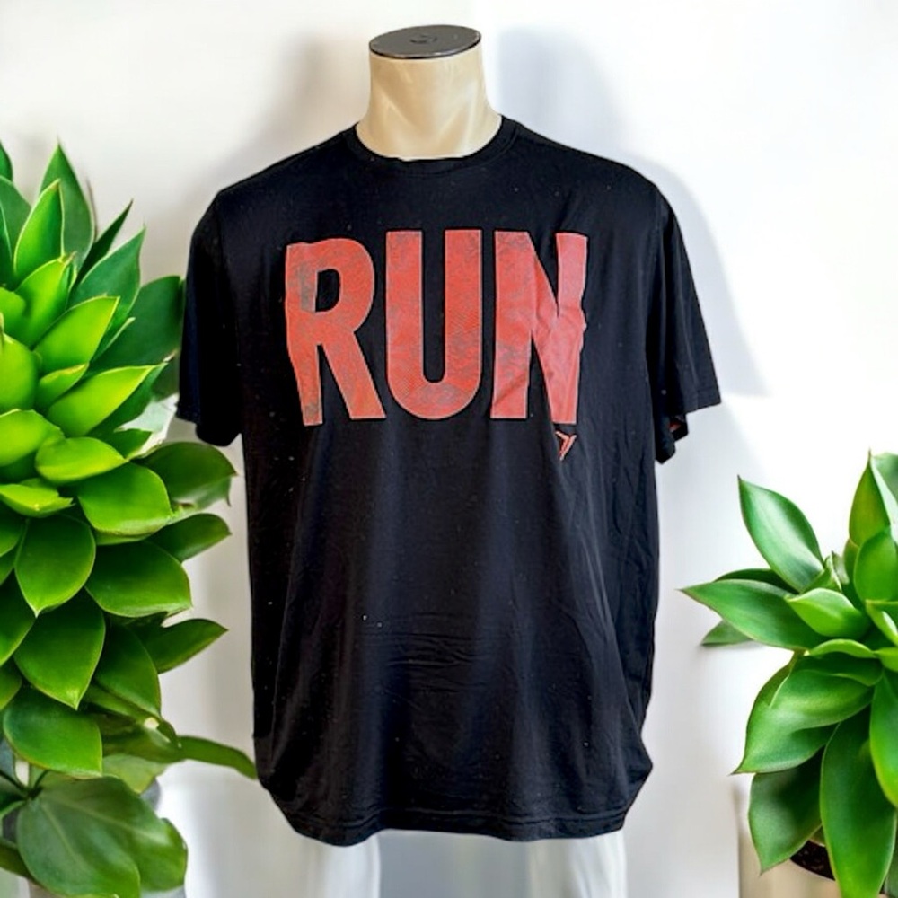 Old Navy Men's Active “RUN” Graphic Go-Dry T-Shirt - Picture 9 of 16